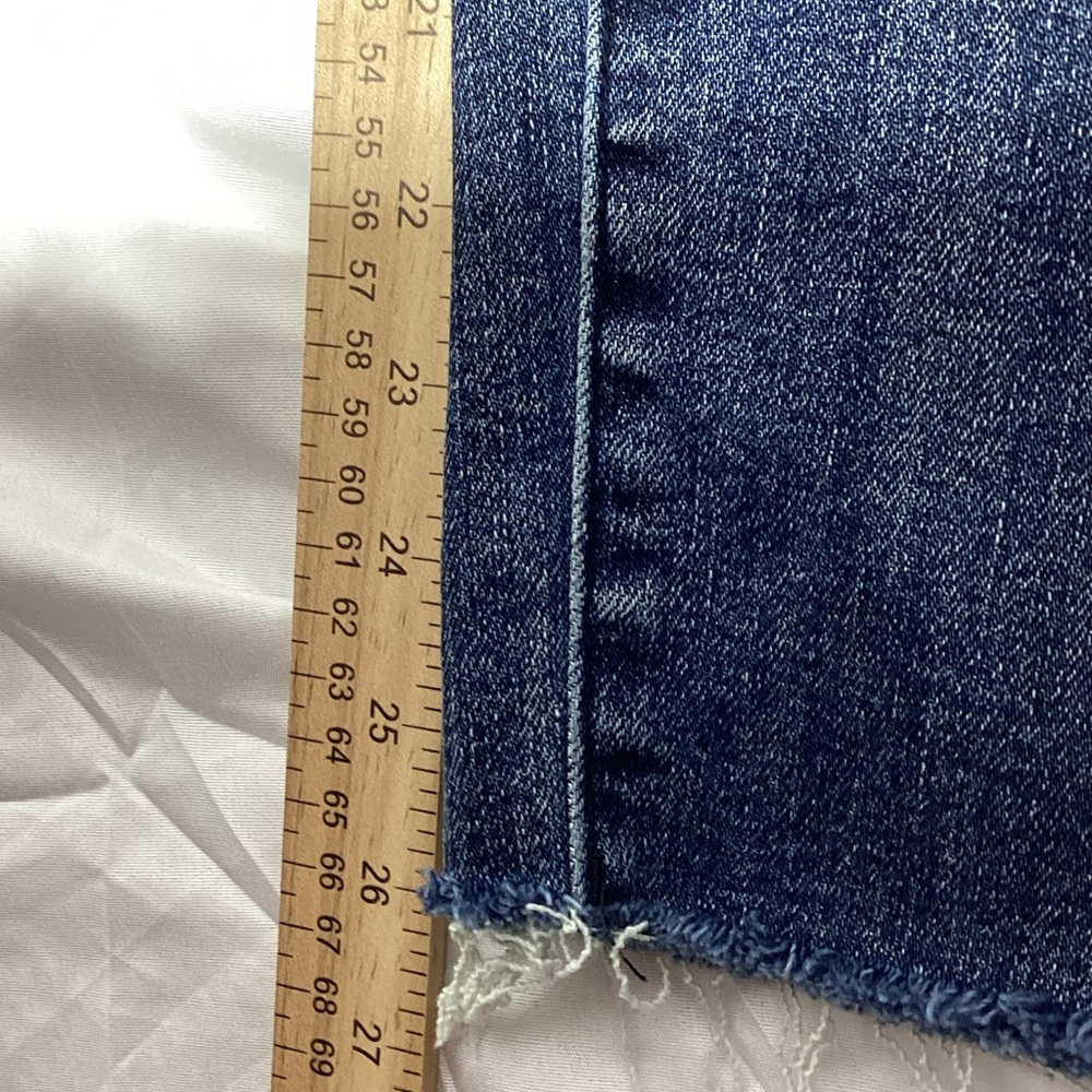 Judy Blue Relaxed fit 9/29 Ankle Jeans frayed hems - Picture 10 of 12